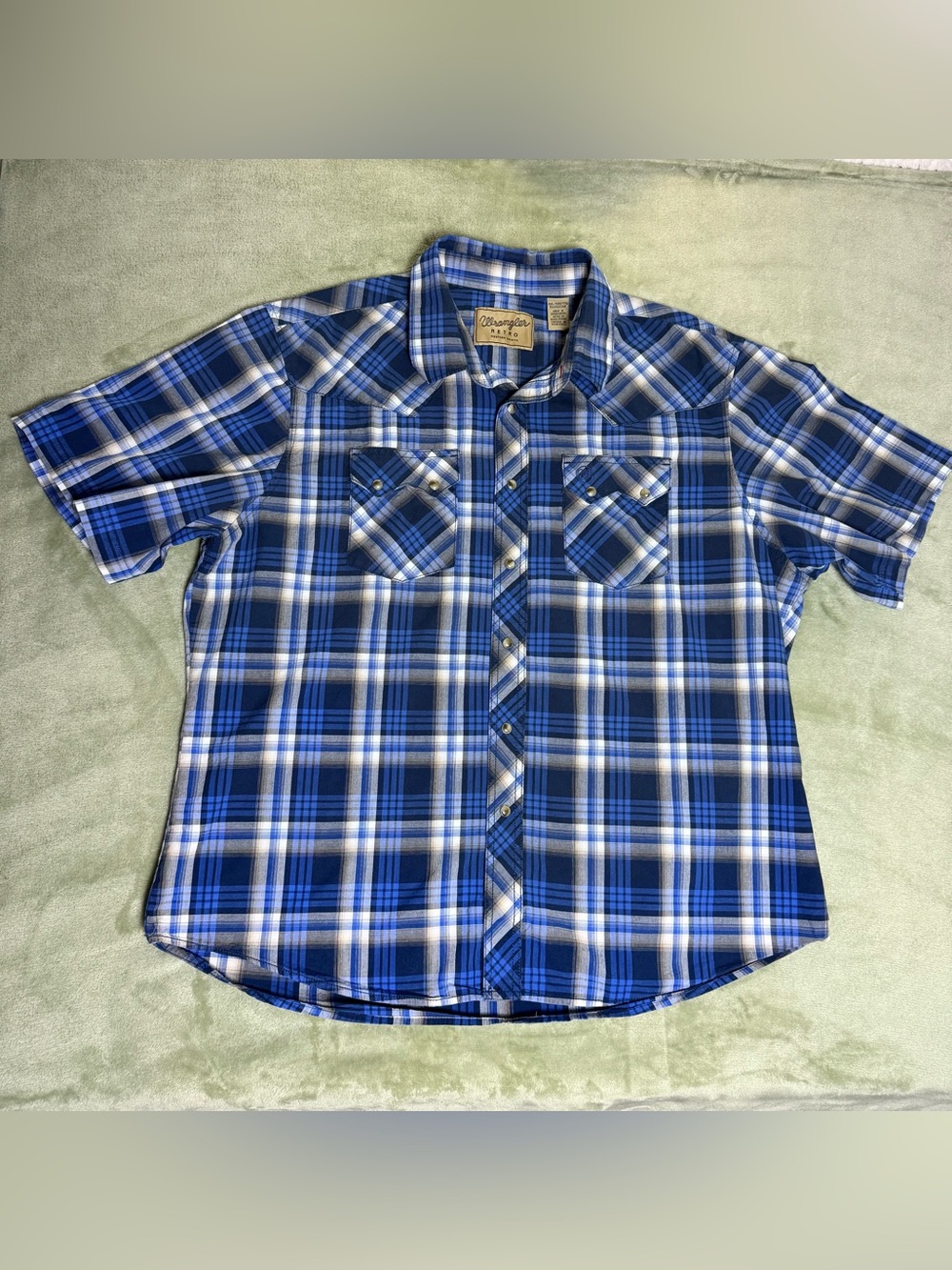 Wrangler Blue and White Plaid Short-Sleeve Button-Down